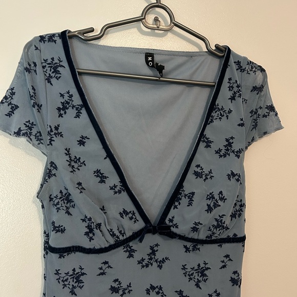 Floral V-Neck Mini Dress - Picture 6 of 7